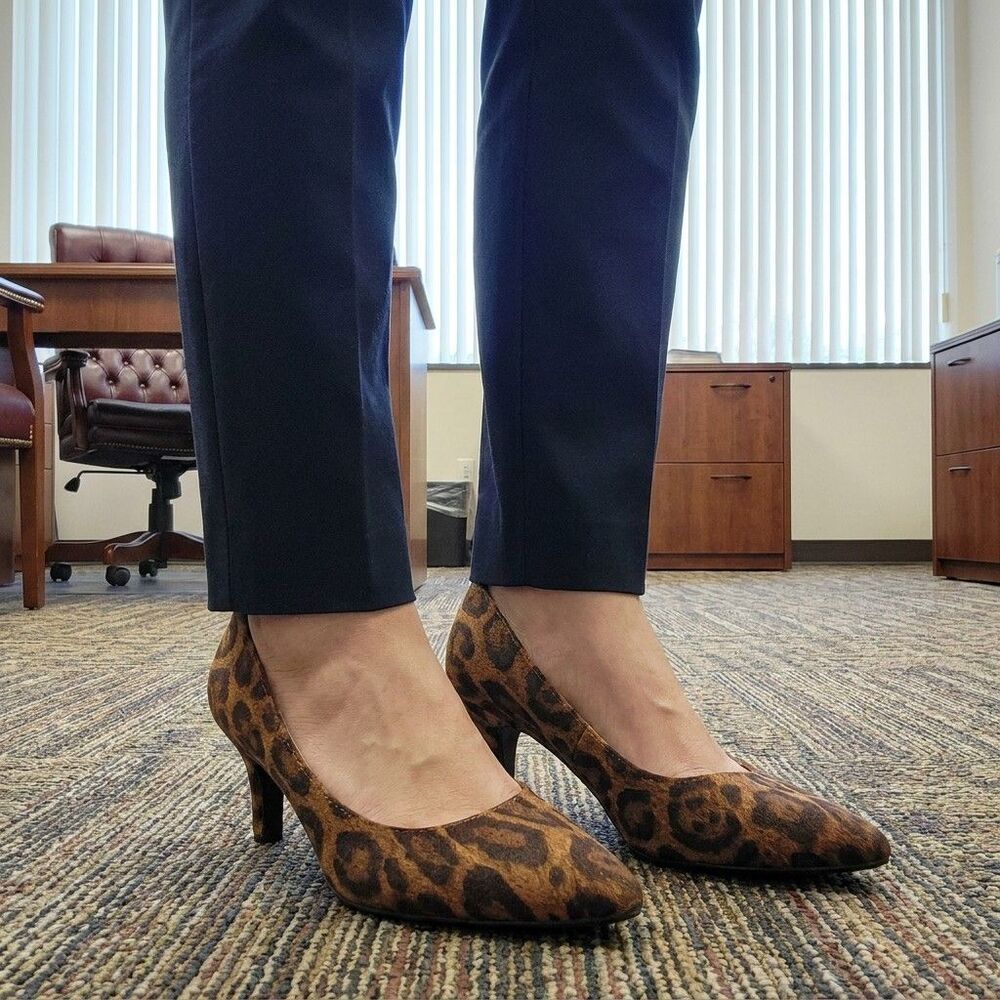 Leopard Print Pointed Toe Low 2 Inch Heel Pumps for Work & Evening Size 7.5